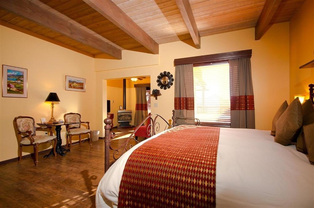 Bed & Breakfast Sedona Views B&B And Luxury Creekside Cabins