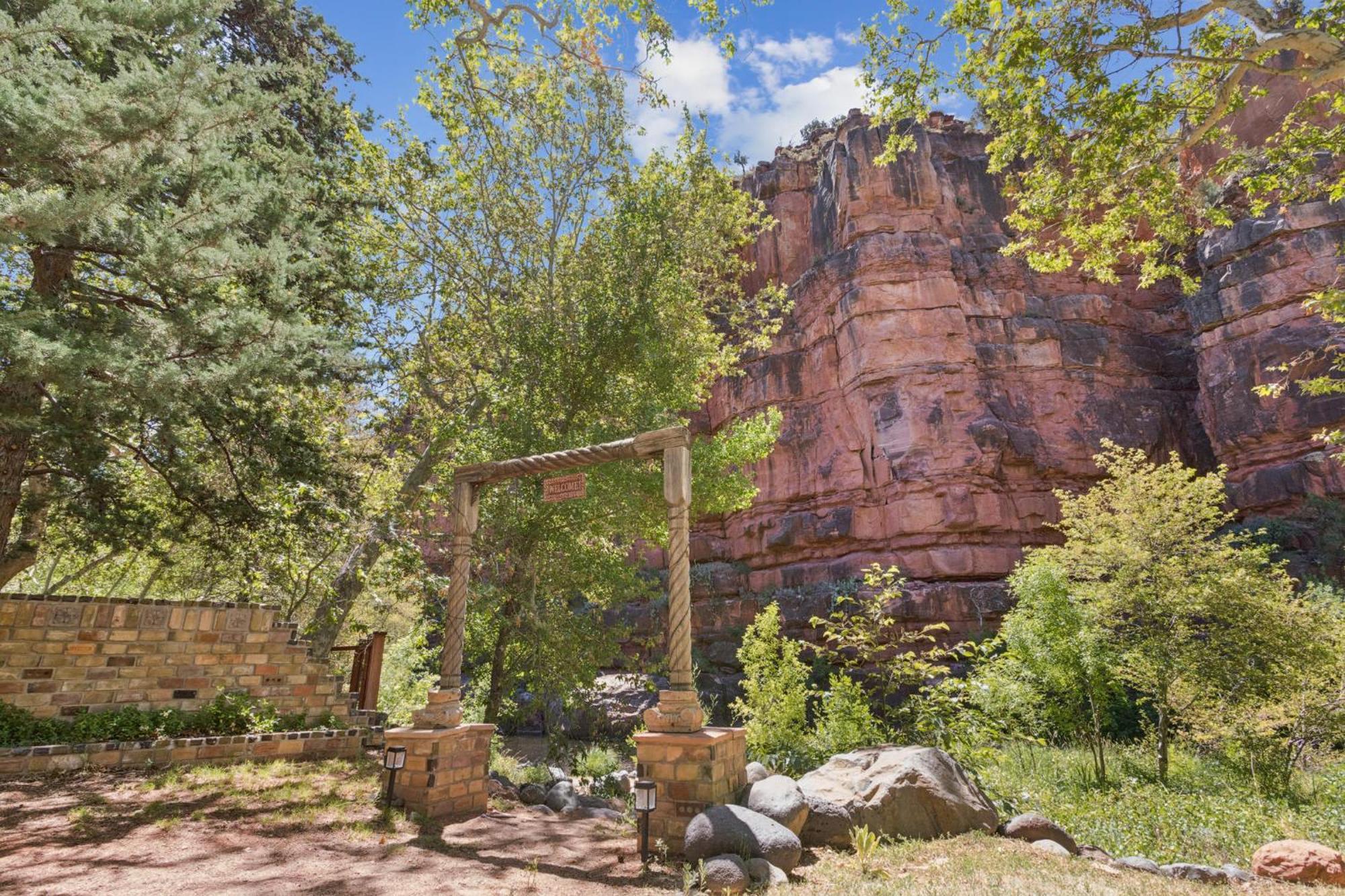 Sedona Views B&B And Luxury Creekside Cabins Bed & Breakfast 3*
